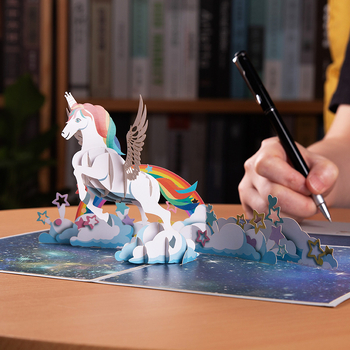 Card de felicitare 3D pentru ziua de naștere, lucrat manual, cu sculptură din hârtie a unui unicorn
