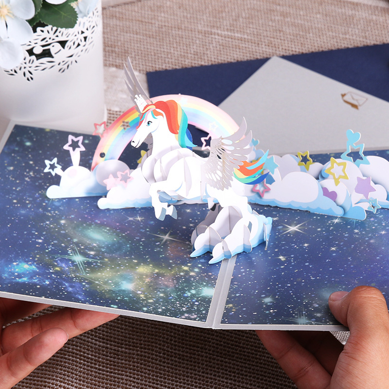 Card de felicitare 3D pentru ziua de naștere, lucrat manual, cu sculptură din hârtie a unui unicorn