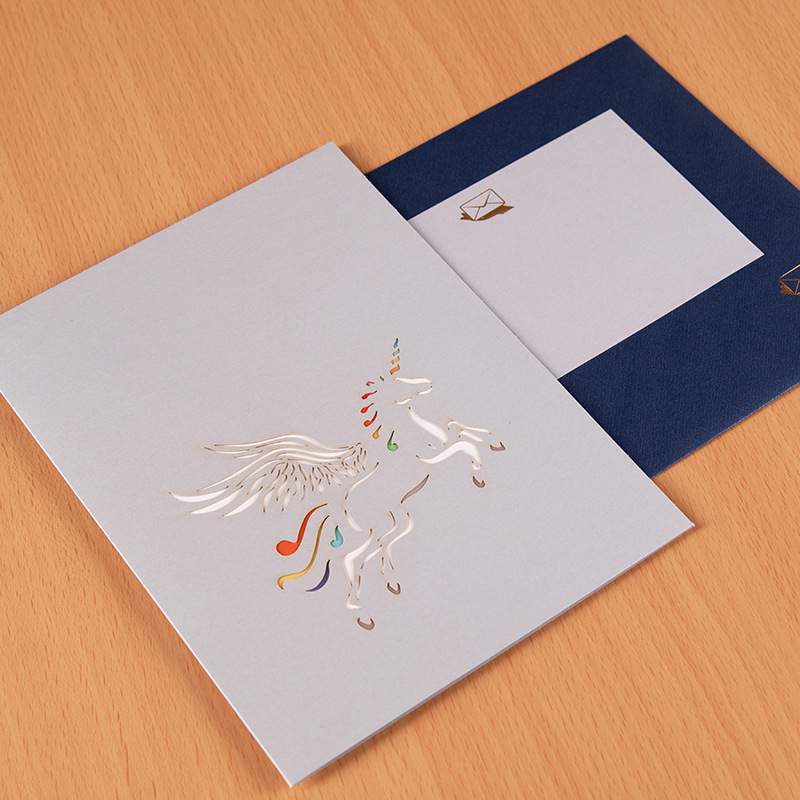 Card de felicitare 3D pentru ziua de naștere, lucrat manual, cu sculptură din hârtie a unui unicorn