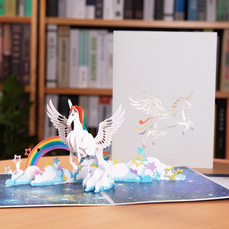 Card de felicitare 3D pentru ziua de naștere, lucrat manual, cu sculptură din hârtie a unui unicorn