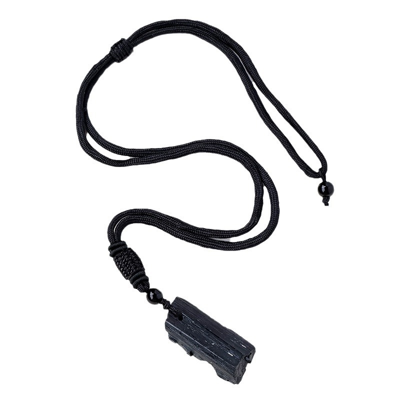 Piekariņš ar dabīgu melno turmalīna kristālu | kristāla akmens juvelierizstrādājumi | materiāls: turmalīns; stils: mūsdienīgs minimālisms; iesaiņojums: PP maisiņš