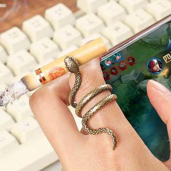 Δαχτυλίδι καπνίσματος-κρατητήρας με σχέδιο φιδιού — διακοσμητικό αξεσουάρ καπνίσματος, στυλ Εθνικός Άνεμος, μοντέλο 030-1, συσκευασία 400 τεμάχια