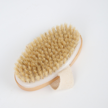 Ξύλινη βούρτσα μπάνιου με τρίχες από χοίρο για το σώμα — απολέπιση, ξηρό βούρτσισμα και σκραμπ με πηλό