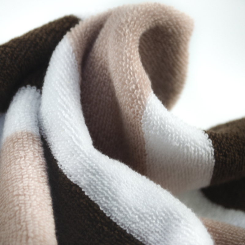 Vonios rankšluostis iš 100% medvilnės, dryžuotas, storesnis, labai sugeriantis, be pūkelių; siūlai 32s, Jacquard audinys, 140-170 g