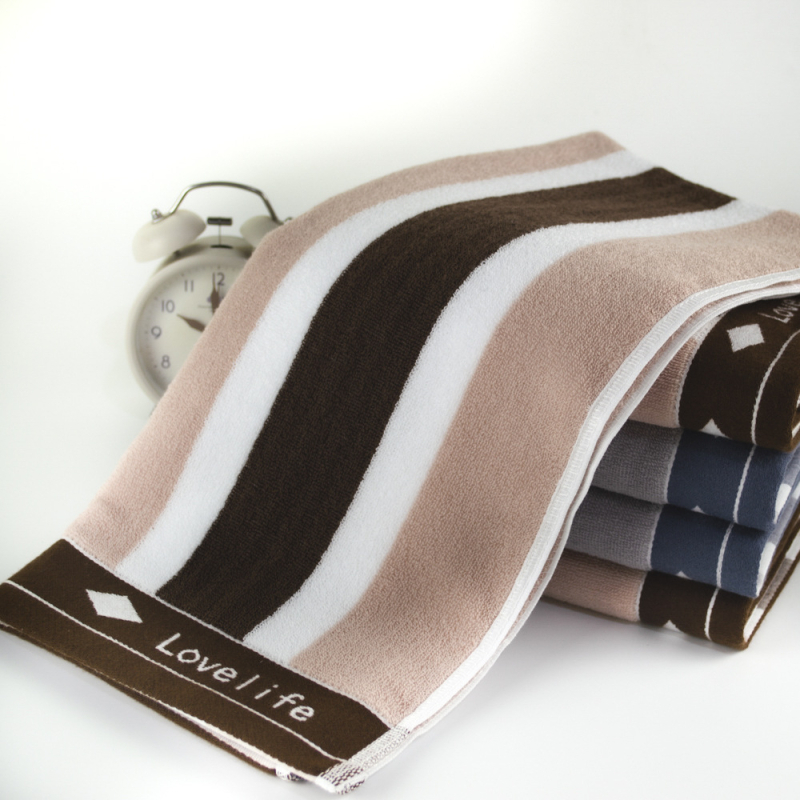 Vonios rankšluostis iš 100% medvilnės, dryžuotas, storesnis, labai sugeriantis, be pūkelių; siūlai 32s, Jacquard audinys, 140-170 g