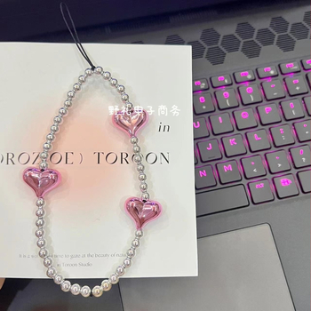 Висяща висулка за мобилен телефон – сърцевидна форма, ръчно изработена от мъниста, пластмасова, декоративен аксесоар