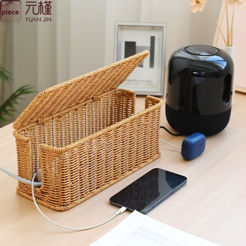 Stalo kabelių organizatorius nordiško stiliaus, PP medžiaga, išleistas 2025 metais.