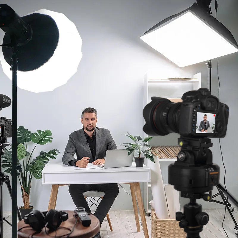 Peak motorizētais gimbals ar sejas sekošanu viedtālruņiem – 360° horizontāli, 50° vertikāli, 1/4 collas skrūves stiprinājums, alumīnija sakausējums/ABS, 855 g, tiešraidei