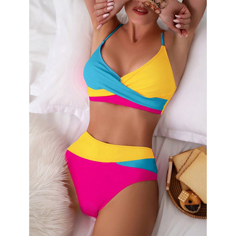 Dvodijelni bikini s visokim strukom i otvorenim leđima, podstavljenim gornjim dijelom, jednofarbni dizajn, vanjski materijal 80% najlon, podstava 20% spandex
