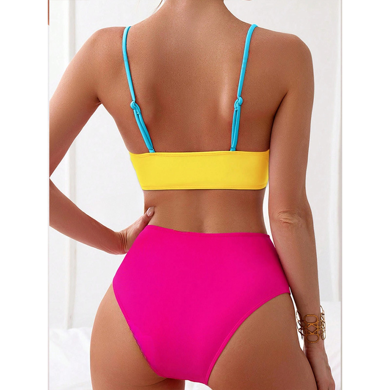 Dvodijelni bikini s visokim strukom i otvorenim leđima, podstavljenim gornjim dijelom, jednofarbni dizajn, vanjski materijal 80% najlon, podstava 20% spandex