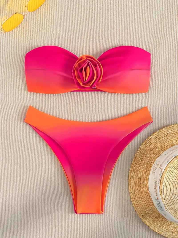 Costum de baie două piese, cu burete pentru bust, fără susținere metalică, cu elasticitate înaltă; material nylon/poliester 82/18, căptușeală 82/18; potrivit pentru înot și fitness