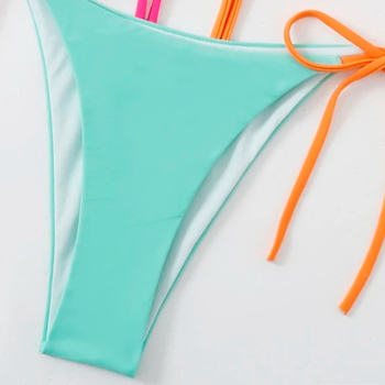 Ολόσωμο μαγιό, μονόχρωμο νάιλον ύφασμα, με επένδυση στήθους χωρίς μεταλλική στήριξη, εφαρμογή σφιχτή, βάρος υφάσματος 150 g