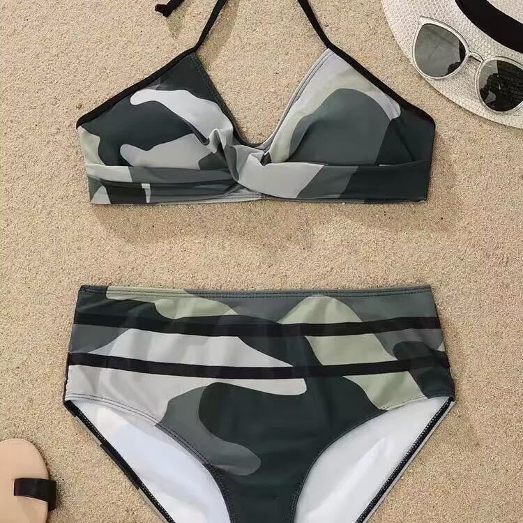 Costum de baie bikini din două piese, imprimeu camuflaj – sexy, mulat, cu bureți pentru bust, material poliester 82% și căptușeală 18% elastan