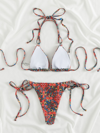 Costum de baie damă două piese, floral sexy, cu bureți în zona bustului, 82/18 poliester-elastan.