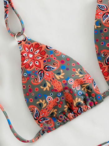 Costum de baie damă două piese, floral sexy, cu bureți în zona bustului, 82/18 poliester-elastan.