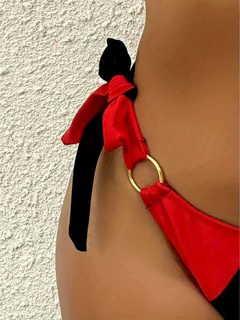 Flórás bikini szett hát nélküli kivitel, magas rugalmasságú anyag és párnás melltartó; poliészter 82% / bélés 18%