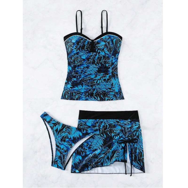 Set de baie pentru femei, trei piese: top camisole cu imprimeu frunză, slip triunghiular și fustă scurtă cu șnur; bureți în cupă; țesătură poliester, căptușeală poliester, greutate aproximativ 280 g; potrivit pentru înot.