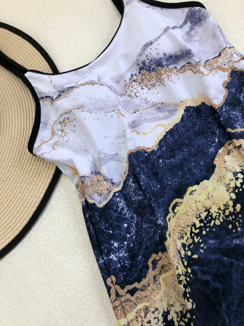 Μπικίνι δύο τεμαχίων με φλοράλ μοτίβο, ανοιχτή πλάτη, υψηλή ελαστικότητα; εξωτερικό πολυεστέρας 82% με επένδυση σπάντεξ 18%; επένδυση στήθους, χωρίς μεταλλική στήριξη; κατάλληλο για κολύμβηση