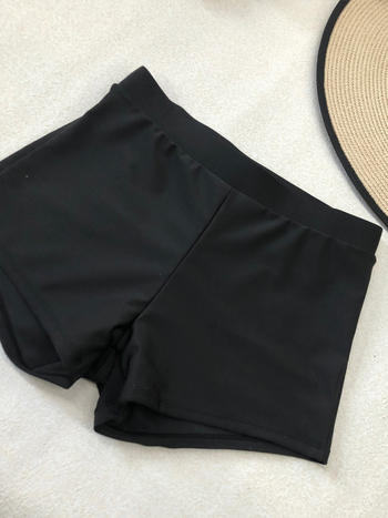 Μπικίνι δύο τεμαχίων με φλοράλ μοτίβο, ανοιχτή πλάτη, υψηλή ελαστικότητα; εξωτερικό πολυεστέρας 82% με επένδυση σπάντεξ 18%; επένδυση στήθους, χωρίς μεταλλική στήριξη; κατάλληλο για κολύμβηση