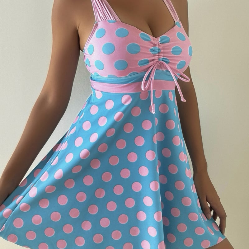 Szoknyás stílusú egyrészes fürdőruha, pöttyös mintázat, ujjatlan, poliészter-spandex anyag, bélés poliészter-spandex 95%, 190 g
