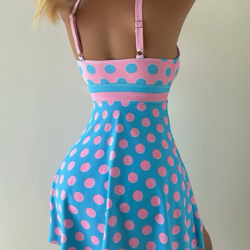 Szoknyás stílusú egyrészes fürdőruha, pöttyös mintázat, ujjatlan, poliészter-spandex anyag, bélés poliészter-spandex 95%, 190 g