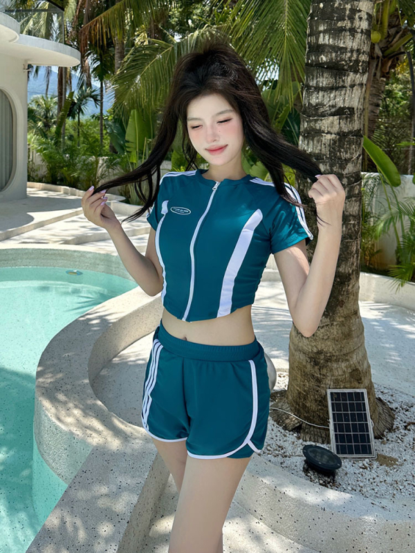 Costum de baie pentru femei, două piese, talie înaltă, cu bureți la bust, fără suport metalic; nailon, elasticitate ridicată