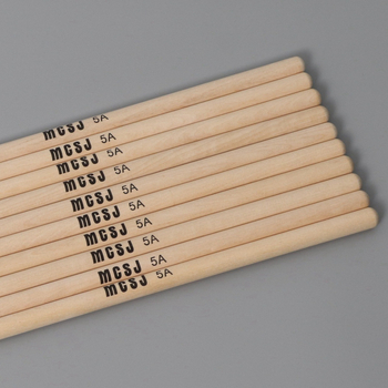 Universal ράβδος τύμπανου από σφένδαμο — Μοντέλο: Universal; Υλικό: σφένδαμο; Συσκευασία: χύδην; Μάρκα: MCSJ