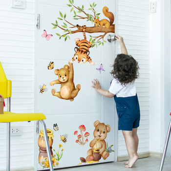 Sienų lipdukas su animacinių gyvūnų motyvu (lokys, mažasis tigriukas ir voverė) – PVC, 2 vnt., graffiti stilius, tinkamas svetainei ir miegamajam