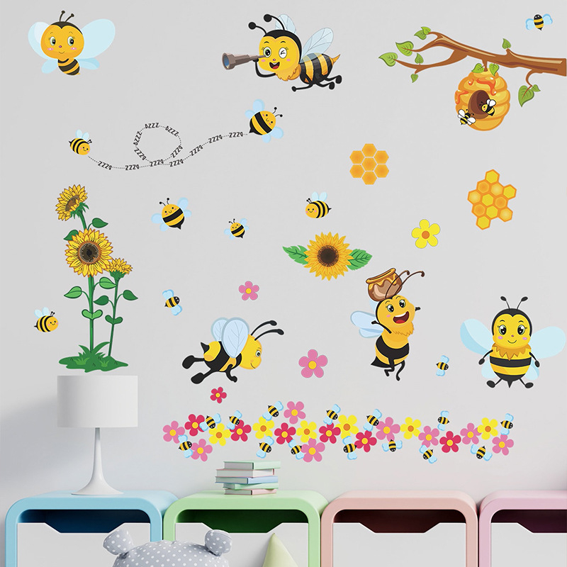 Vaiko kambario sienų lipdukas – animuota bitė, PVC dekoratyvinis lipdukas, modernus minimalistinis stilius, plokščias dizainas