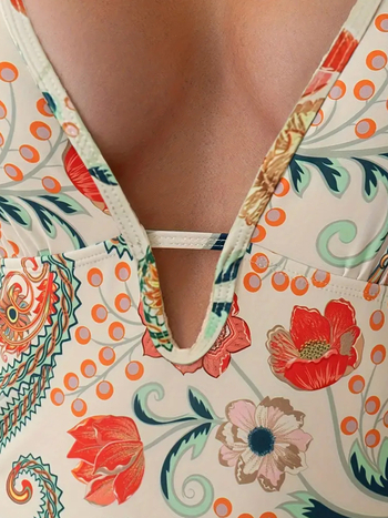 Μαγιό ολόσωμο, χωρίς τιράντες, με επένδυση στήθους, υψηλή ελαστικότητα, πολυεστερική ύλη