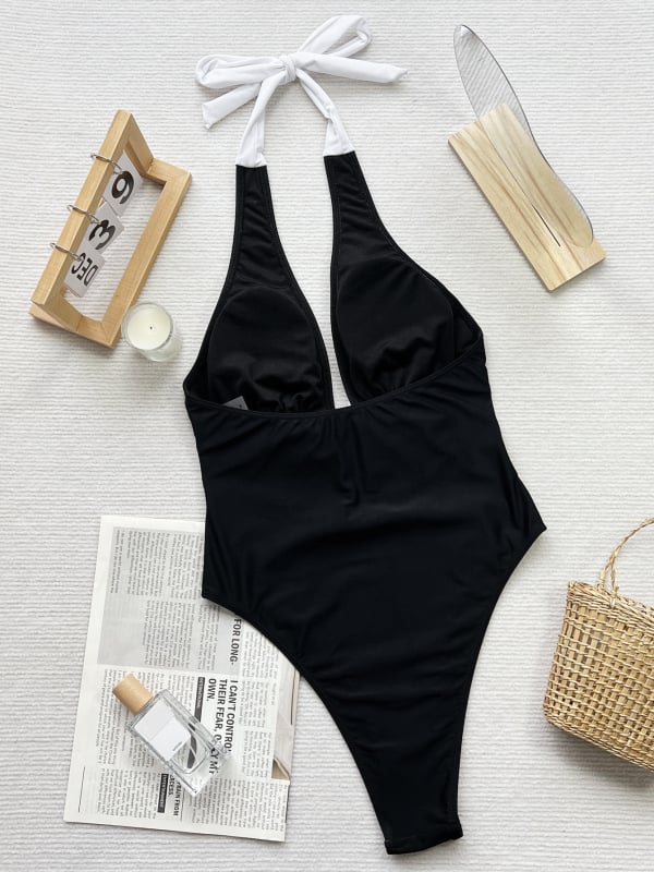 Ženski jednopojasni kupaći kostim s mašnicom na trakama i jastučićem za prsa, najlon tkanina, podstava poliester s elastanom, jednofarban uzorak.