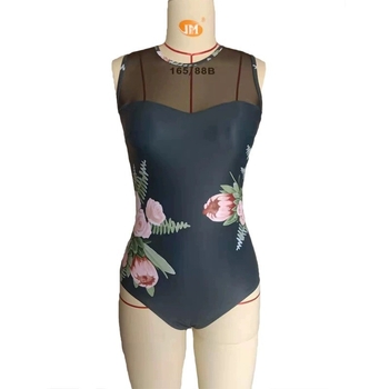 Γυναικείο ολόσωμο μαγιό με ανοιχτή πλάτη, πάνελ από δίχτυ και φλοράλ εκτύπωση; Υλικό: πολυεστέρας, περιεκτικότητα πολυεστέρα 85%; Επένδυση πολυεστέρας 90%; κατάλληλο για κολύμβηση