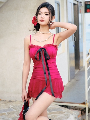 Γυναικείος ολόσωμος μαγιό με ψηλή μέση, ανοιχτή πλάτη, συντηρητικό κόψιμο, μονόχρωμο σχέδιο, με επένδυση στήθους