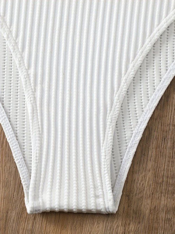 Costum de baie întreg pentru femei — culoare solidă, uscare rapidă, croială conservatoare; cu burete pentru bust, fără suport metalic; exterior din nailon, căptușeală din spandex.