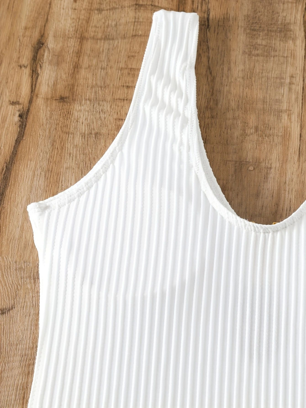 Costum de baie întreg pentru femei — culoare solidă, uscare rapidă, croială conservatoare; cu burete pentru bust, fără suport metalic; exterior din nailon, căptușeală din spandex.