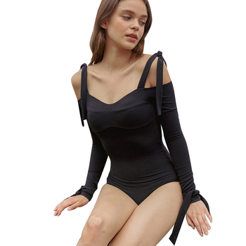 Ολόσωμο μαγιό με μακριά μανίκια, ανοιχτή πλάτη, επένδυση για το στήθος, ύφασμα γρήγορου στεγνώματος