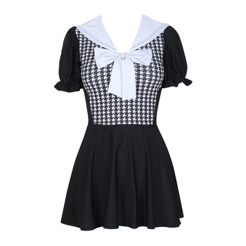 Γυναικείο ολόσωμο μαγιό με σχεδιασμό φούστας και συντηρητικό ύφος; ύφασμα υψηλής ελαστικότητας; επένδυση στήθους χωρίς μεταλλική υποστήριξη; κοντά μανίκια; νάιλον ύφασμα με επένδυση πολυεστέρα; κατάλληλο για κολύμβηση.