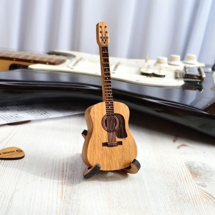 Cutie din lemn pentru plectre de chitară cu gravură personalizată, stil modern minimalist, cadou pentru chitarist