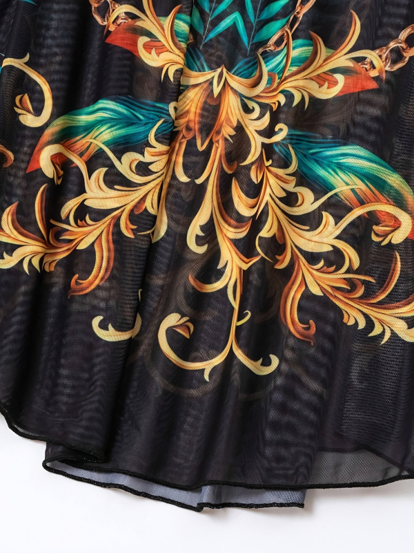 Vasaros pliažo komplektas: maudymosi viršus ir saulės apsaugos sijonas, pusiau permatomas tinklinis audinys su gradientiniu raštu, 95% poliesterio su 5% spandekso įdėklu, be plieninės atramos, be krūties pagalėlių