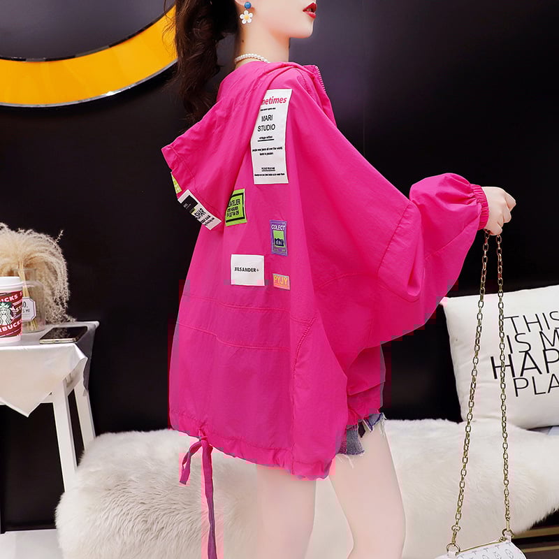 Kapucnis UV-védő felső chiffon-poliészter anyagból, lantern ujjaival, középmagas hosszúságú