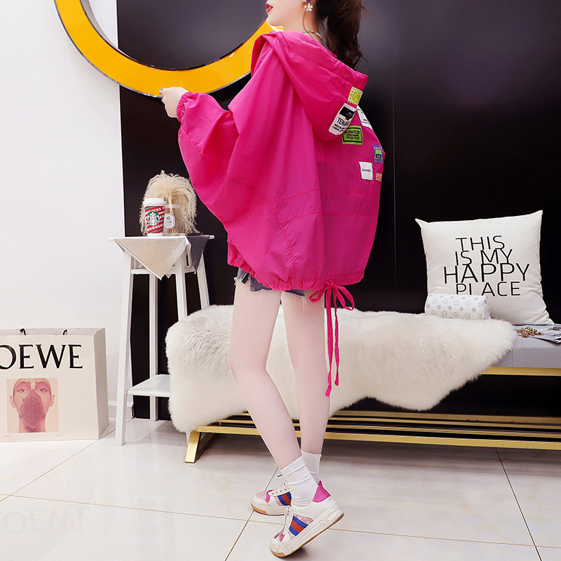 Kapucnis UV-védő felső chiffon-poliészter anyagból, lantern ujjaival, középmagas hosszúságú