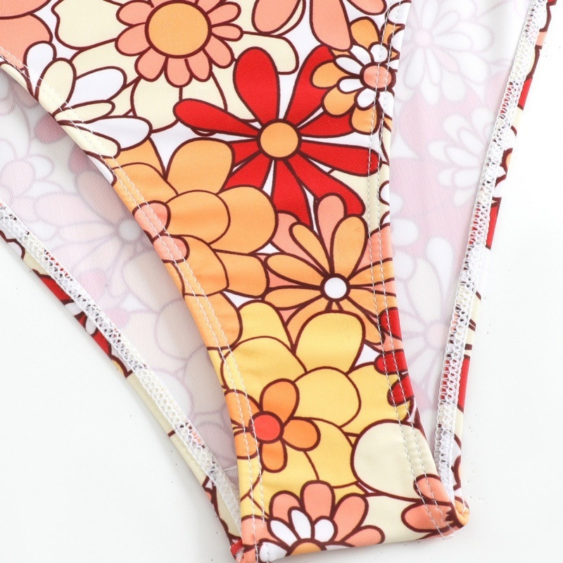 Costum de baie întreg cu model floral, mâneci lungi, suport din oțel și fără bureți.