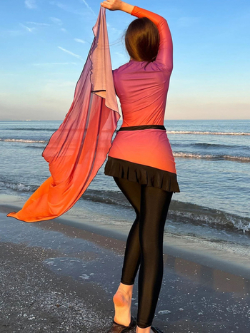 Γυναικείο διαπνέον ολόσωμο μαγιό με επένδυση στήθους, 82% πολυεστέρας, χωρίς μεταλλική υποστήριξη, στενή συντηρητική γραμμή για κολύμβηση