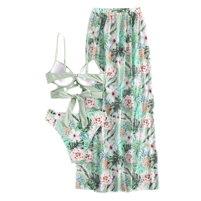 Tryjų dalių bikini komplektas su spauda, seksualus dizainas, push-up viršus be vielos, poliesteris 82% (160 g/m²), pamušalas 18% nailonas, tinkamas plaukiojimui.