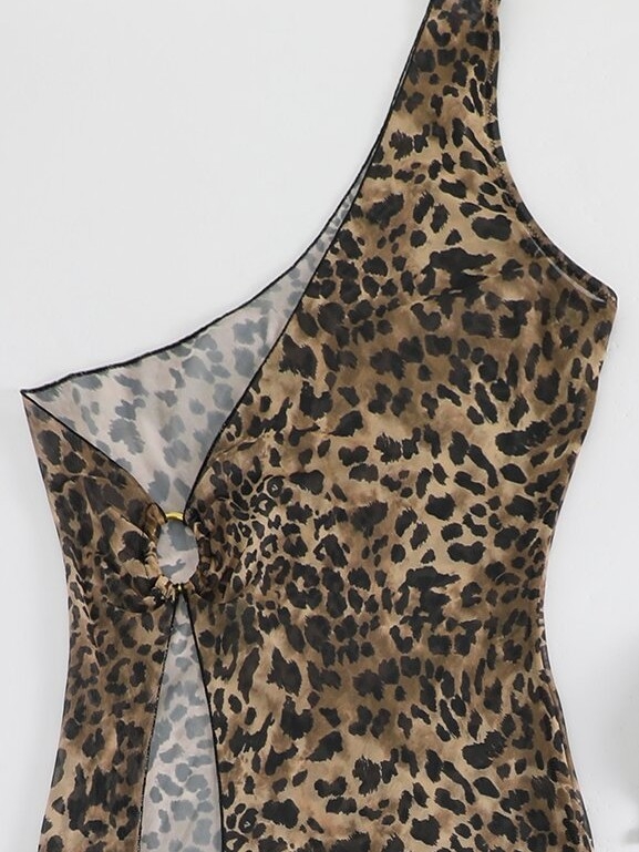 Kupaći kostim s jednim ramenom, leopard uzorak, detalj prstena, visok prorez