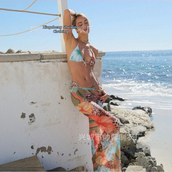 Γυναικείο σετ μαγιό τριών τεμαχίων – Εκτύπωση, πολυεστέρας 82%, επένδυση σπαντεξ 18%, με μαξιλαράκι στήθους