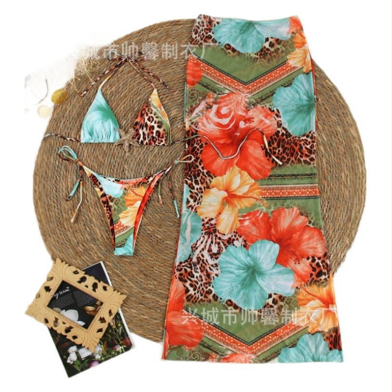 Дамски тричастен бански комплект – принт, полиестер 82%, подплата спандекс 18%, подплънка за бюста