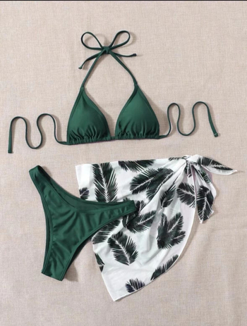 Háromrészes női bikini a strandra tie-dye mintával; poliészter anyag és poliészter bélés; melltartóbetét, acélos alátámasztás nélkül; felnőtt nőknek.