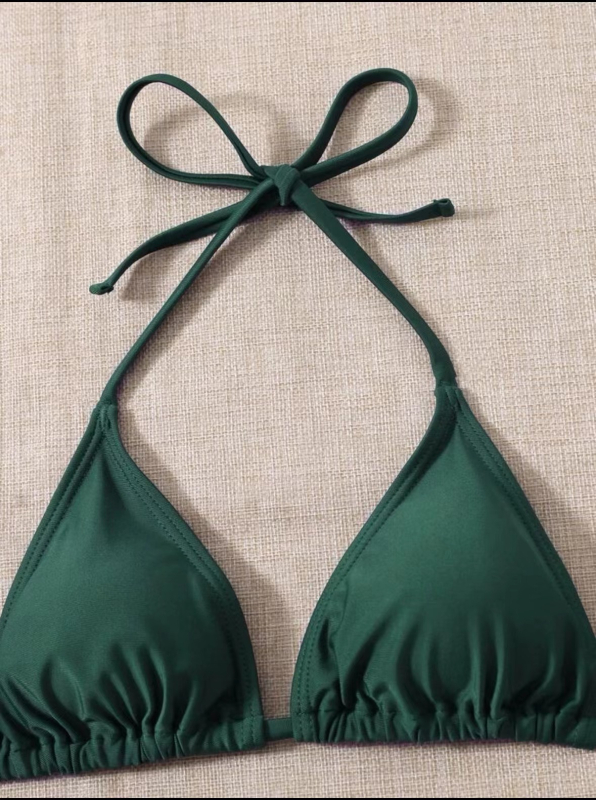 Háromrészes női bikini a strandra tie-dye mintával; poliészter anyag és poliészter bélés; melltartóbetét, acélos alátámasztás nélkül; felnőtt nőknek.