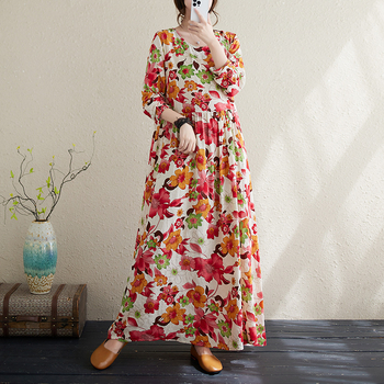 Дълга рокля с флорална шарка, конопено-спандексова материя, кръгло деколте и ръкави 3/4